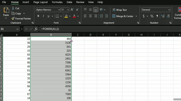 Excel column B fully populated with squared values after using the fill handle